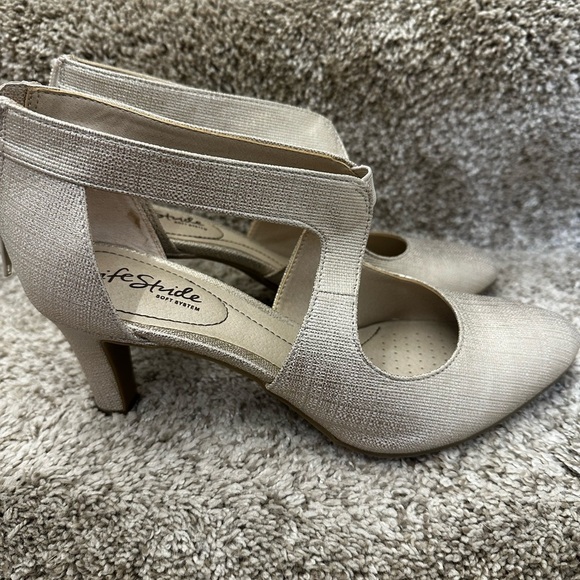 Life Stride Women's Champaign Heels zipper on heel size 8.5 wide new - Picture 3 of 7